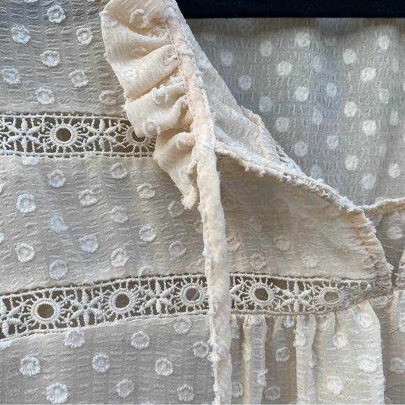 Pretty Feminine Blouse - Picture 7 of 8